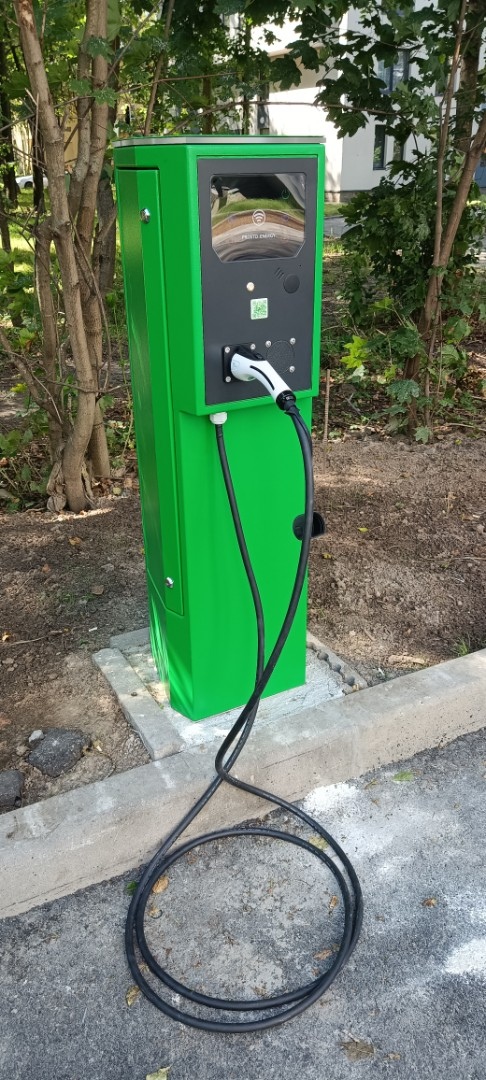 Установка уличной зарядной станции ParkCharge1.2 на уличной парковке ЖК IMG_20250813_140411