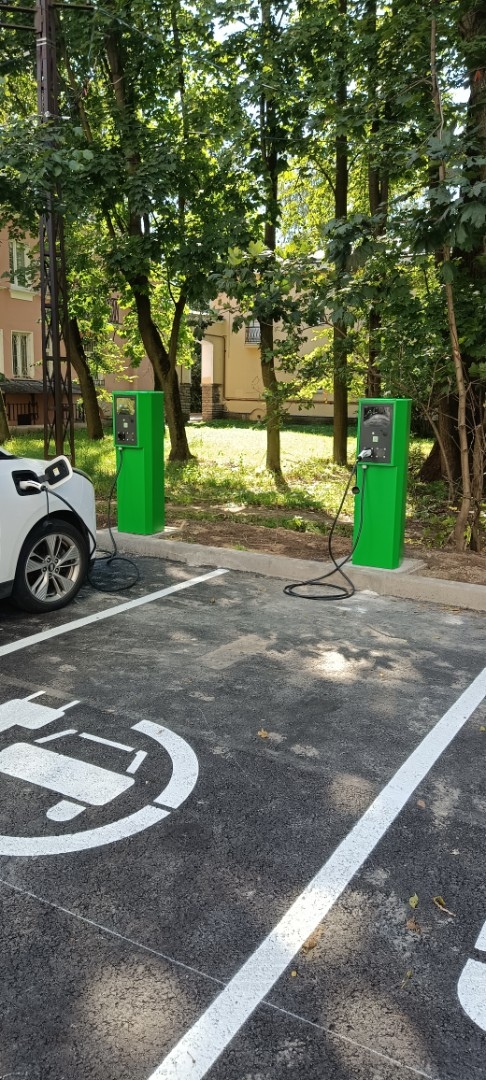 Установка уличной зарядной станции ParkCharge1.2 на уличной парковке ЖК IMG_20250813_142147