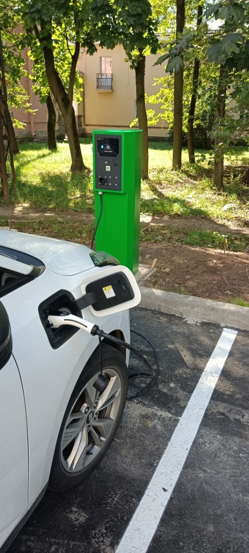 Установка уличной зарядной станции ParkCharge1.2 на уличной парковке ЖК IMG_20250813_142332