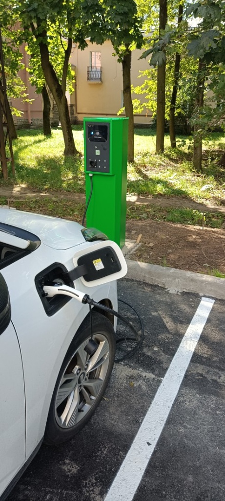 Установка уличной зарядной станции ParkCharge1.2 на уличной парковке ЖК IMG_20250813_142332