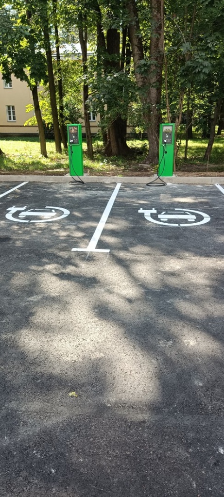 Установка уличной зарядной станции ParkCharge1.2 на уличной парковке ЖК IMG_20250813_142938