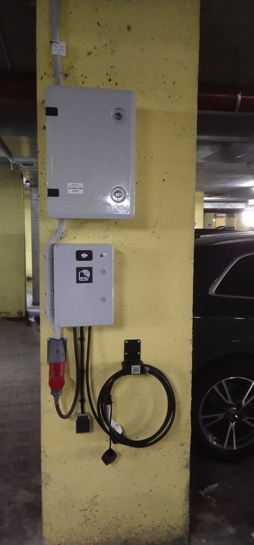 Установка зарядной станции ParkCharge 3.1.3 в паркинге ЖК Новая история 1 