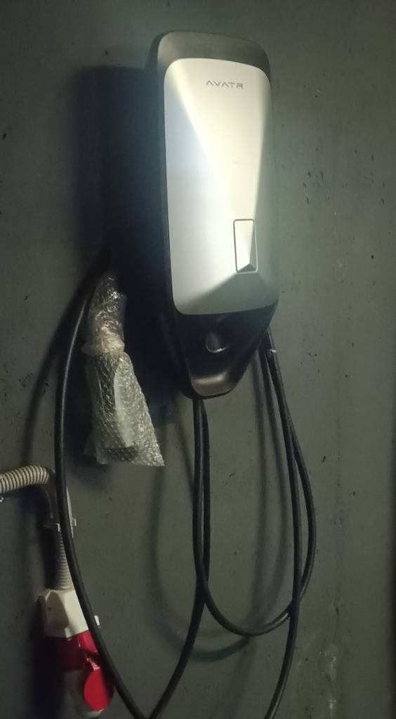 Установка зарядных станций для электромобилей Lixiang и Avatr в подземном паркинге ЖК IMG_20251230_112242