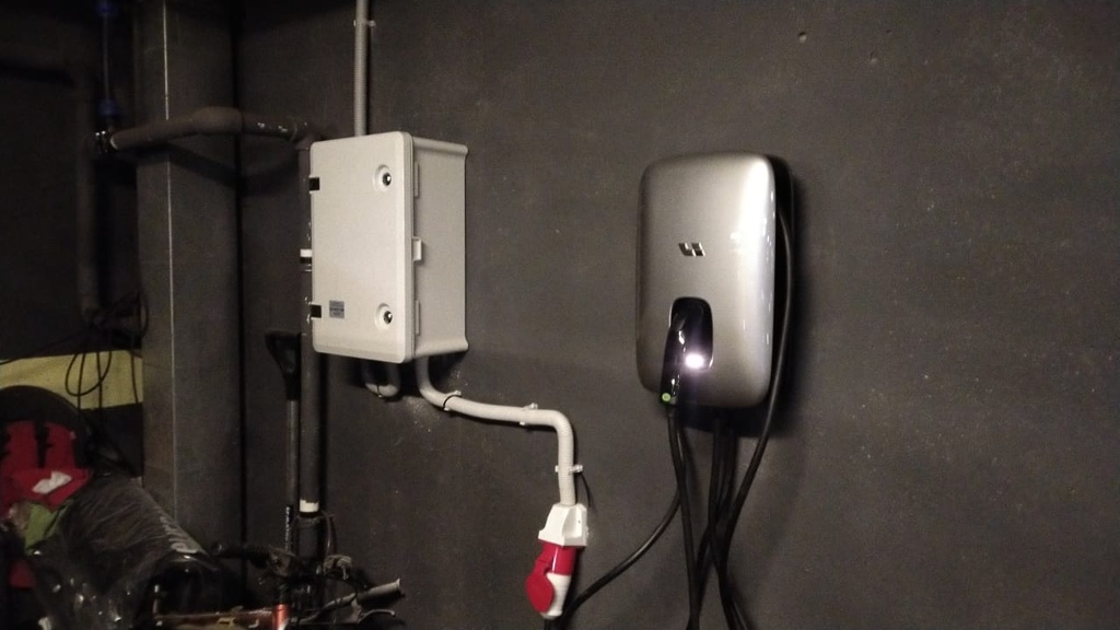 Установка зарядной станции в паркинге ЖК  с автономным модулем пожаротушения WhatsApp Image 2025-12-10 at 21.29.11