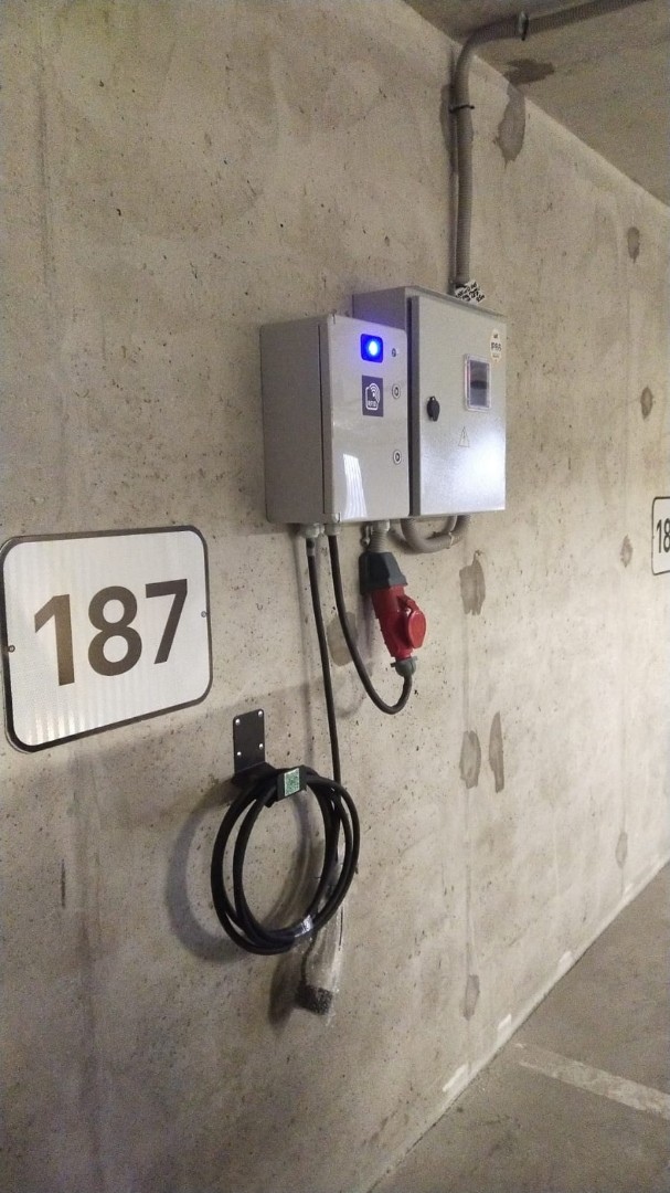 Установка  зарядной станции в подземном паркинге ЖК 