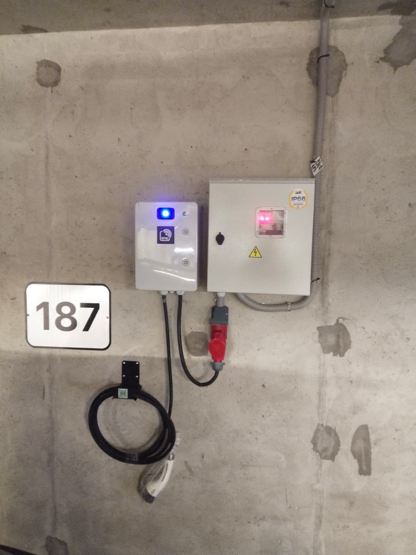 Установка  зарядной станции в подземном паркинге ЖК 