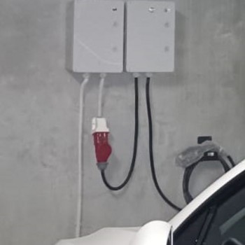 установка зарядной станции ParkCharge 3.1.3 с щитом учета в подземном паркинге