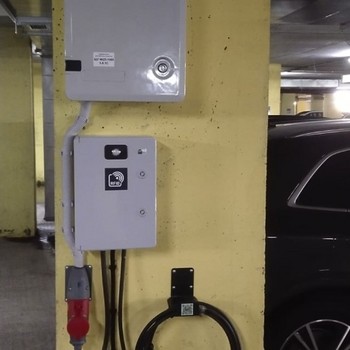Установка зарядной станции ParkCharge 3.1.3 в паркинге ЖК