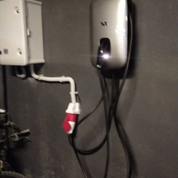 Установка зарядной станции Lixiang в паркинге ЖК на основании согласованного с УК проекта